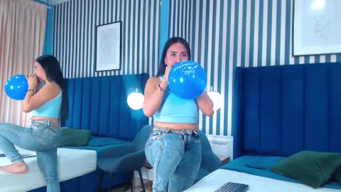 Vivian  online show from 11/25/25, 01:11