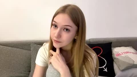Kristy online show from 04/19/26, 03:22