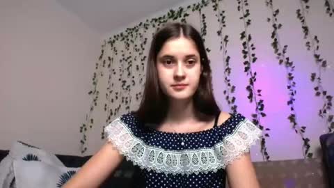 Snapshot of vixen_lily chatting on 12/20/24, 06:02 Vixen Lily online show from 12/20/24, 06:02