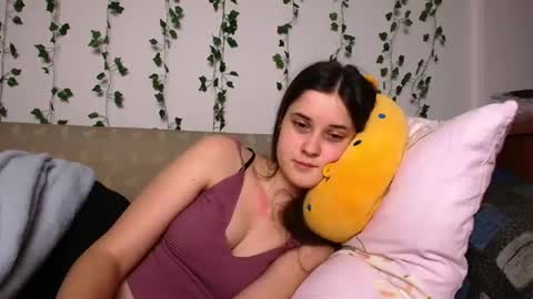 Snapshot of vixen_lily chatting on 01/02/25, 08:02 Vixen Lily online show from 01/02/25, 08:02