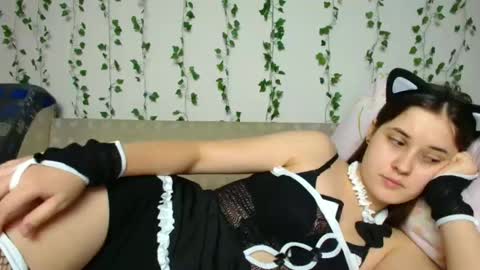 Snapshot of vixen_lily chatting on 01/10/25, 01:09 Vixen Lily online show from 01/10/25, 01:09