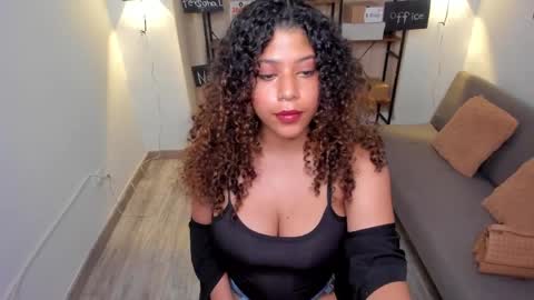 Snapshot of vixenia chatting on 04/04/26, 12:31 Vixenia online show from 04/04/26, 12:31