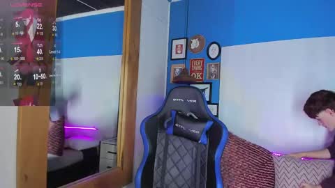 Snapshot of vladhellsing4 chatting on 02/06/25, 02:37 Vlad online show from 02/06/25, 02:37