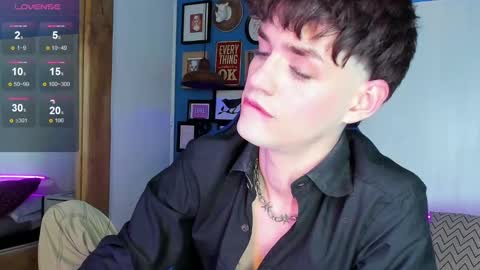 Snapshot of vladhellsing4 chatting on 03/01/25, 03:27 Vlad online show from 03/01/25, 03:27