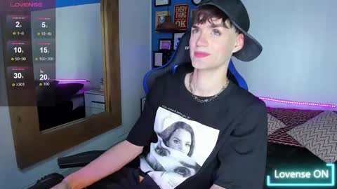 Snapshot of vladhellsing4 chatting on 03/10/25, 02:05 Vlad online show from 03/10/25, 02:05