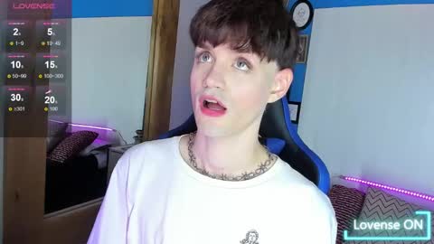 Snapshot of vladhellsing4 chatting on 03/11/25, 01:01 Vlad online show from 03/11/25, 01:01