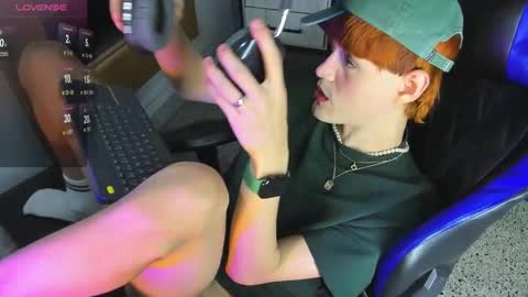 Snapshot of vladhellsing4 chatting on 09/27/25, 02:44 Vlad online show from 09/27/25, 02:44