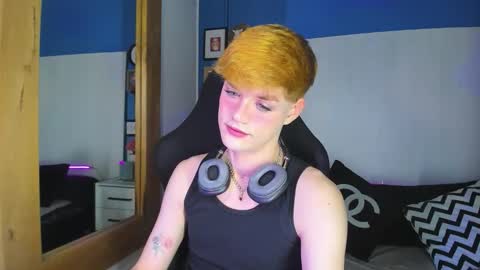 Snapshot of vladhellsing4 chatting on 10/22/25, 02:28 Vlad online show from 10/22/25, 02:28