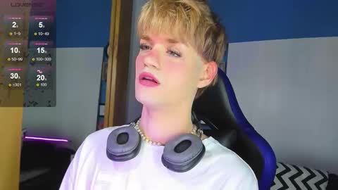 Snapshot of vladhellsing4 chatting on 10/23/25, 02:16 Vlad online show from 10/23/25, 02:16