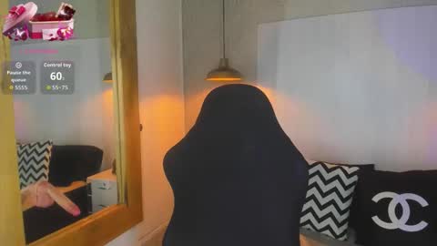 Snapshot of vladhellsing4 chatting on 01/15/26, 02:43 Vlad online show from 01/15/26, 02:43