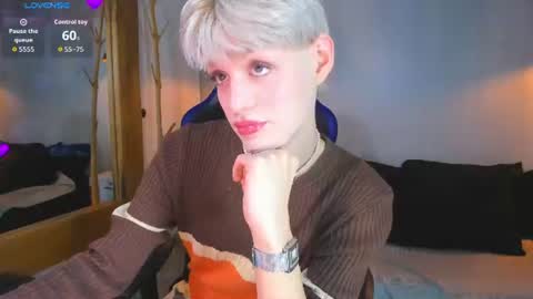 Snapshot of vladhellsing4 chatting on 06/13/26, 02:15 Vlad online show from 06/13/26, 02:15