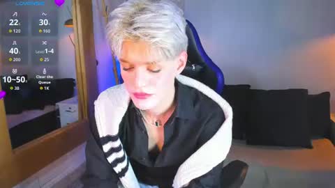Snapshot of vladhellsing4 chatting on 06/19/26, 02:32 Vlad online show from 06/19/26, 02:32