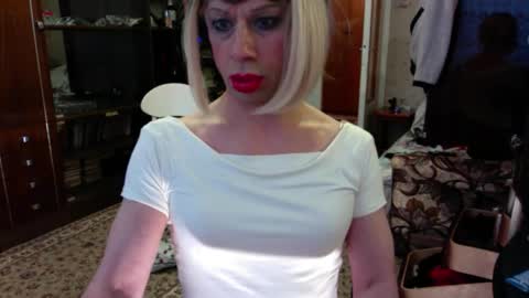 Snapshot of vladiskin chatting on 02/03/26, 06:40 Violetta Elysia online show from 02/03/26, 06:40