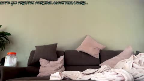 Voiletxx online show from 12/17/25, 06:58