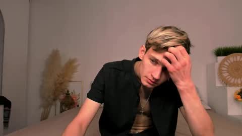 Snapshot of volan_starts chatting on 02/06/26, 04:06 Dan online show from 02/06/26, 04:06