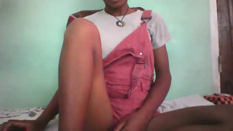 vounialdy online show from 02/15/25, 06:02