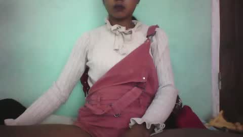 vounialdy online show from 02/21/25, 01:44