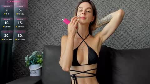 Snapshot of vvalkyriee chatting on 09/20/25, 01:12 vvalkyriee online show from 09/20/25, 01:12