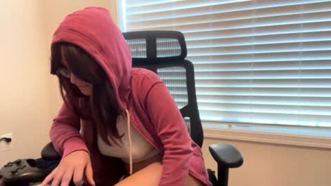 Snapshot of vvikki696996 chatting on 12/02/24, 04:31  Vikki y Valeria  online show from 12/02/24, 04:31