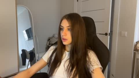 Snapshot of vx_arina chatting on 04/19/26, 09:08 Arina online show from 04/19/26, 09:08