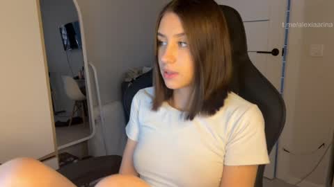 Snapshot of vx_arina chatting on 06/03/26, 02:33 Arina online show from 06/03/26, 02:33