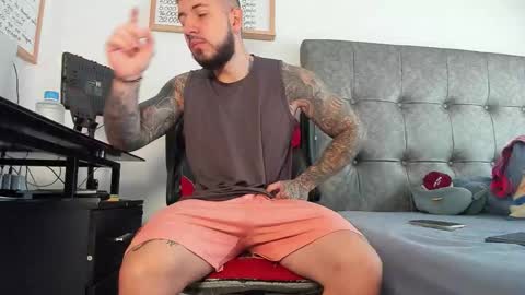 Snapshot of vyxen_ chatting on 02/09/26, 01:04 vyxen_ online show from 02/09/26, 01:04