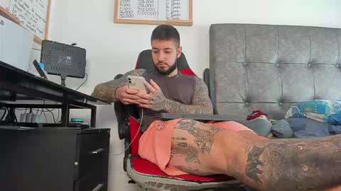 Snapshot of vyxen_ chatting on 02/13/26, 02:24 vyxen_ online show from 02/13/26, 02:24