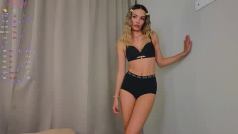 Snapshot of w_______ chatting on 11/26/25, 08:21 Nicole Johny online show from 11/26/25, 08:21