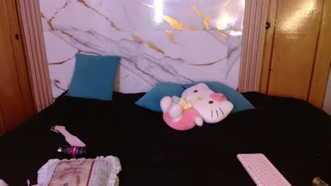 Snapshot of w_kittycat chatting on 06/22/26, 04:48 kitty SUPORT ME AND MY BABY SINGLE MOMY online show from 06/22/26, 04:48