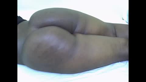 Snapshot of wakanda_43 chatting on 09/30/25, 02:33 candy online show from 09/30/25, 02:33