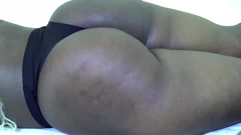Snapshot of wakanda_43 chatting on 10/20/25, 02:39 candy online show from 10/20/25, 02:39