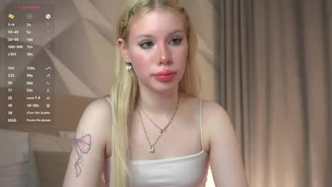 Snapshot of waki_fuckie chatting on 04/30/26, 06:58 Lina online show from 04/30/26, 06:58