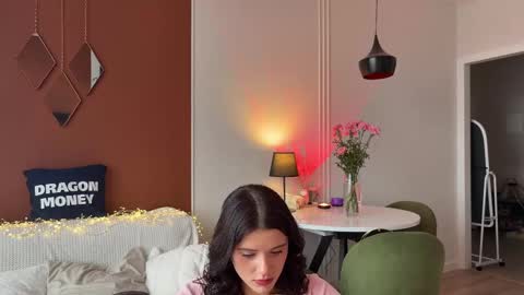 Mia online show from 03/05/25, 11:38