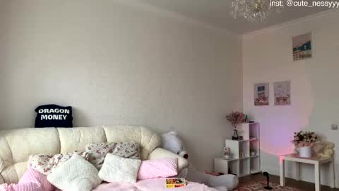 Mia online show from 04/17/26, 11:24