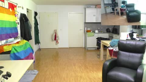 Snapshot of waldw123 chatting on 07/12/26, 10:39 Yarlim online show from 07/12/26, 10:39