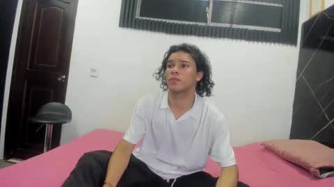 Snapshot of wallis_ chatting on 12/03/25, 07:12 wallis_ online show from 12/03/25, 07:12