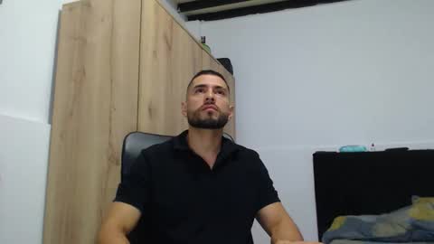 Snapshot of walter_brownn01 chatting on 11/09/25, 03:10 WALTER BROWN online show from 11/09/25, 03:10