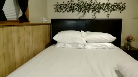 wanderlustgaal online show from 12/18/25, 10:32