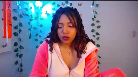 Snapshot of warisgoddes chatting on 04/30/26, 08:09 EMILY online show from 04/30/26, 08:09