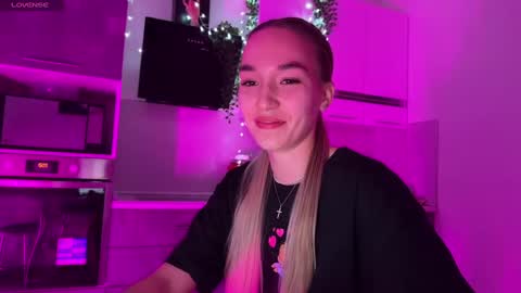 Snapshot of watergirl_ chatting on 12/06/24, 12:12 Im saving up for a new car help me online show from 12/06/24, 12:12