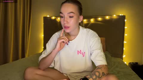 Snapshot of watergirl_ chatting on 12/23/24, 09:40 Im saving up for a new car help me online show from 12/23/24, 09:40