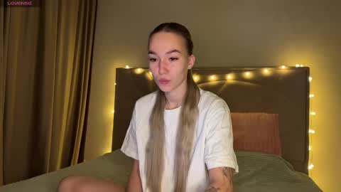 Snapshot of watergirl_ chatting on 12/25/24, 03:40 Im saving up for a new car help me online show from 12/25/24, 03:40