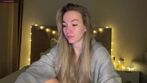 Snapshot of watergirl_ chatting on 01/19/25, 09:02 Im saving up for a new car help me online show from 01/19/25, 09:02