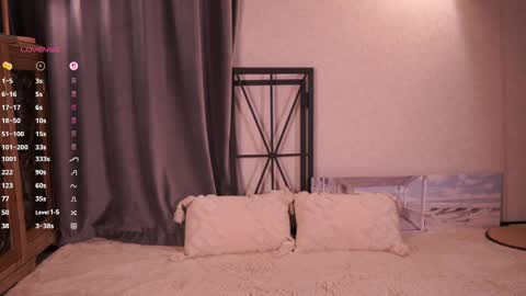 Lily online show from 04/10/26, 04:33