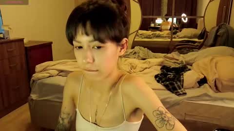 Snapshot of wavy_nights chatting on 12/01/24, 04:29 Mina online show from 12/01/24, 04:29