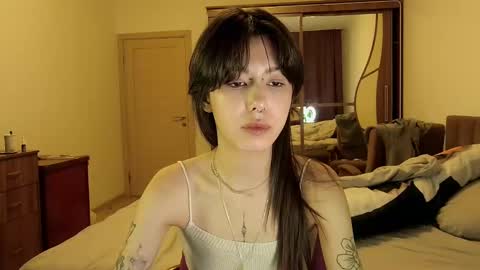 Snapshot of wavy_nights chatting on 02/03/25, 07:31 Mina online show from 02/03/25, 07:31