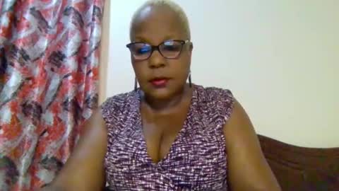 Snapshot of weaverbird25 chatting on 01/07/26, 07:27 weaverbird25 online show from 01/07/26, 07:27