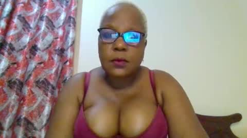 Snapshot of weaverbird25 chatting on 02/10/26, 10:03 weaverbird25 online show from 02/10/26, 10:03