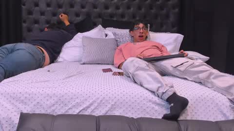 Jhonny Dick  his neighbors. online show from 04/21/26, 08:01