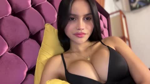 Snapshot of webcammaggie chatting on 04/29/26, 03:27 Maggie online show from 04/29/26, 03:27